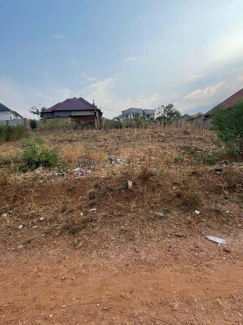 Land for sale in Ruyenzi
