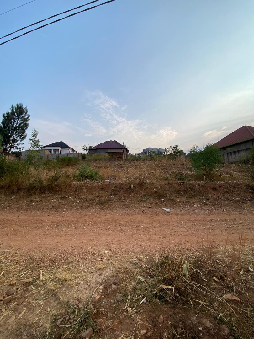 Land for sale in Ruyenzi