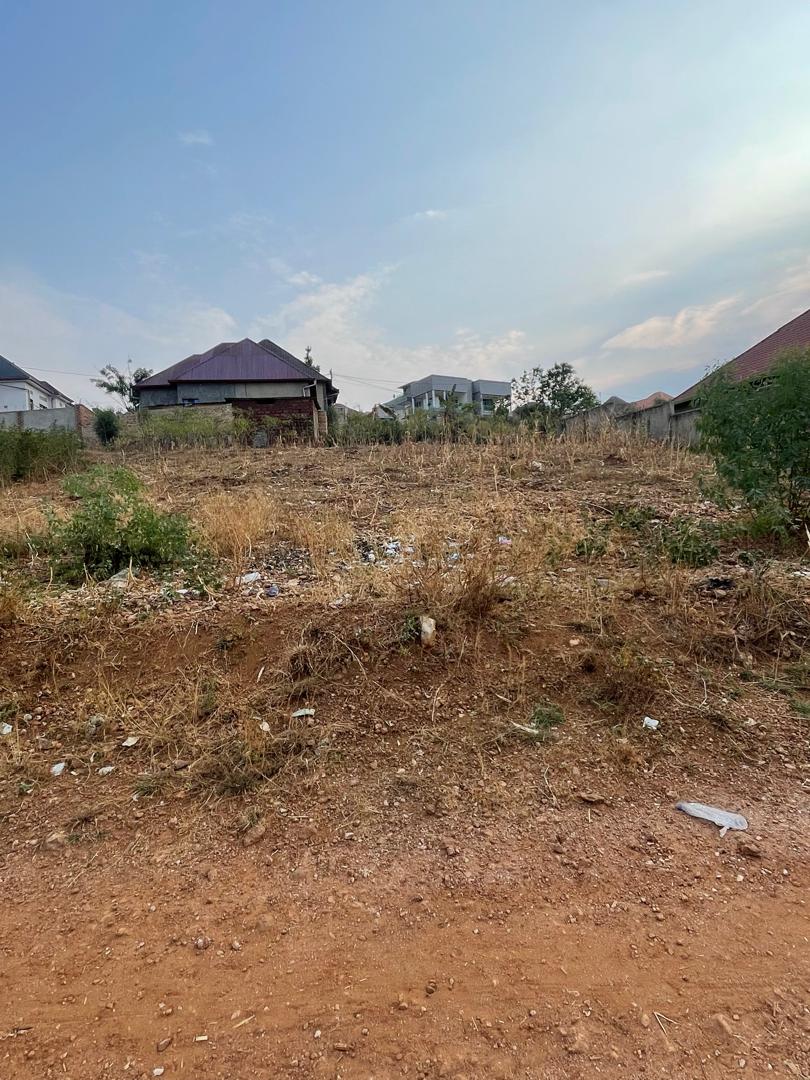 Land for sale in Ruyenzi